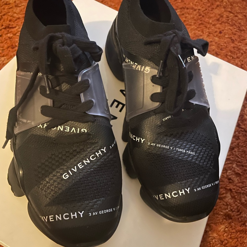 Givenchy Knit Runners Size 41(8)